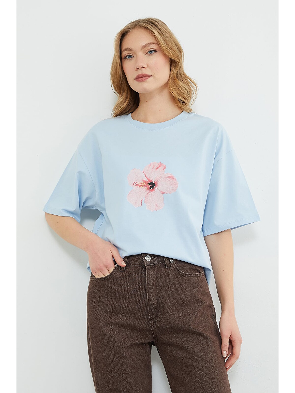 Fullamoda Mavi Hibiscus Çiçeği Baskılı Oversize Tişört