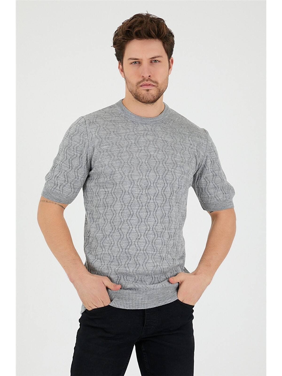 Tarz Cool Gri Erkek Yuvarlak Yaka Desenli Örme Tişört - S000147074
