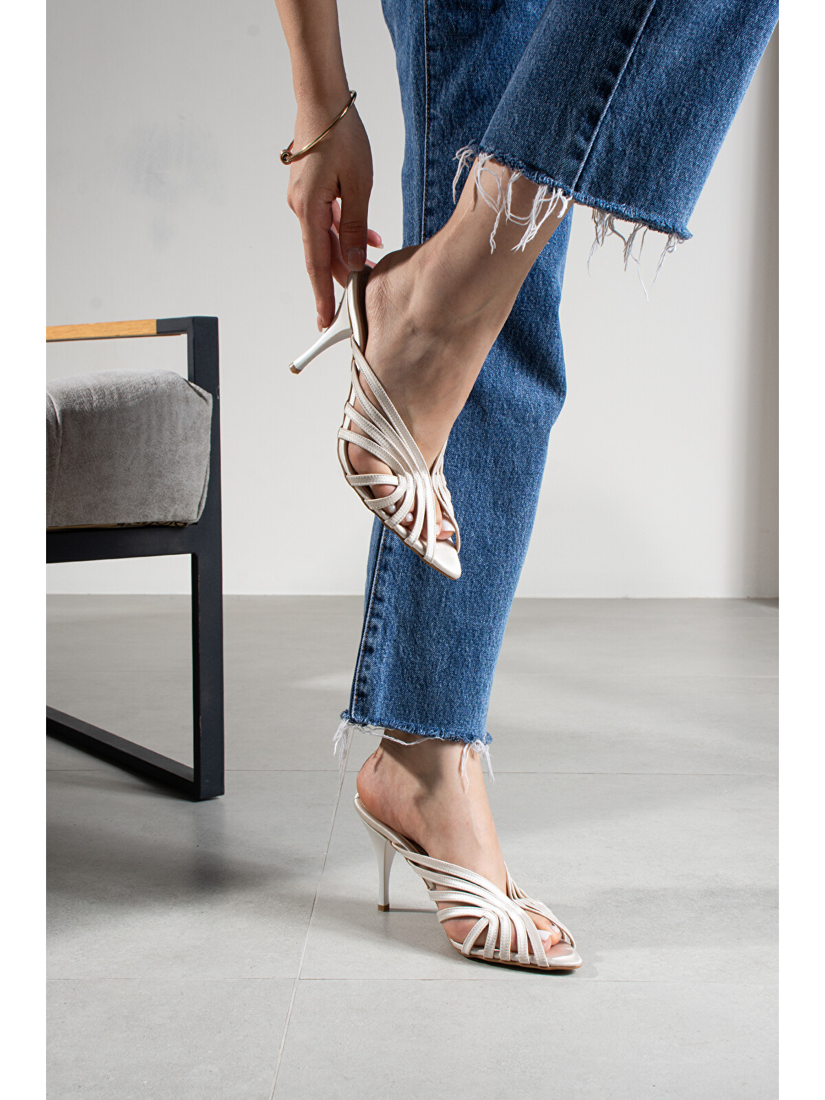 DUXAL SHOES Bej Alysa Kadın Kafes Tasarımlı Topuklu Terlik