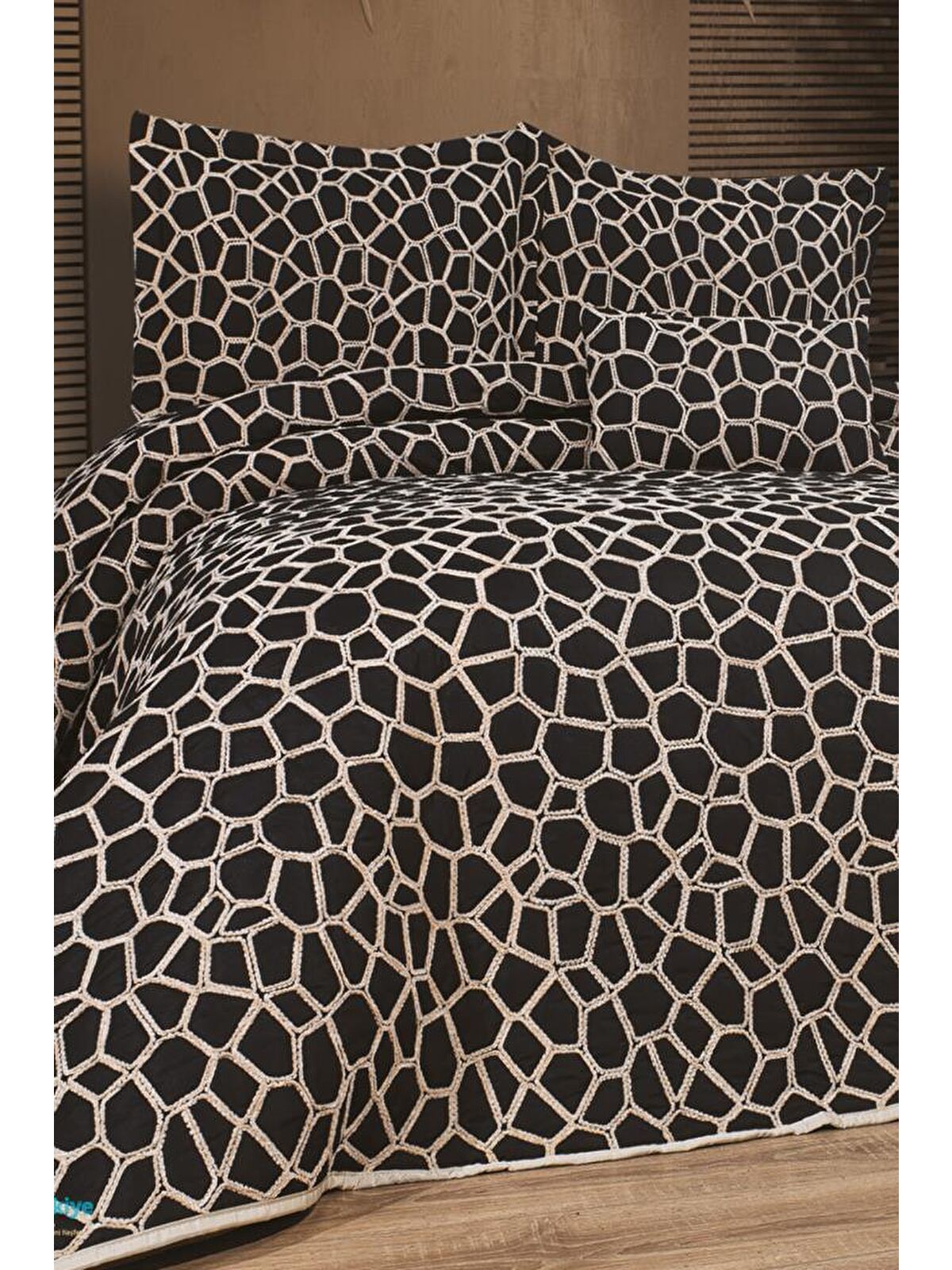Çeyiz Diyarı Stone 4 Parça Yatak Örtüsü 240x260 Siyah Cappucino