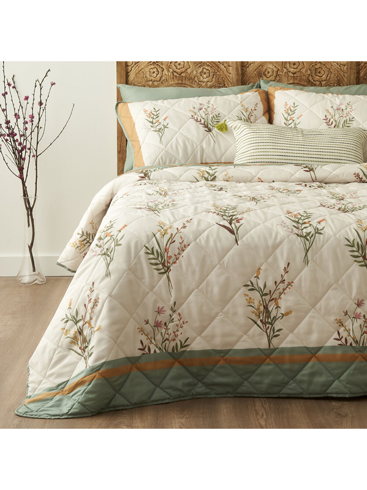 Bella Maison Flores Kapitoneli Çok Amaçlı Çift Kişilik Yatak Örtüsü Seti (240x220 cm)