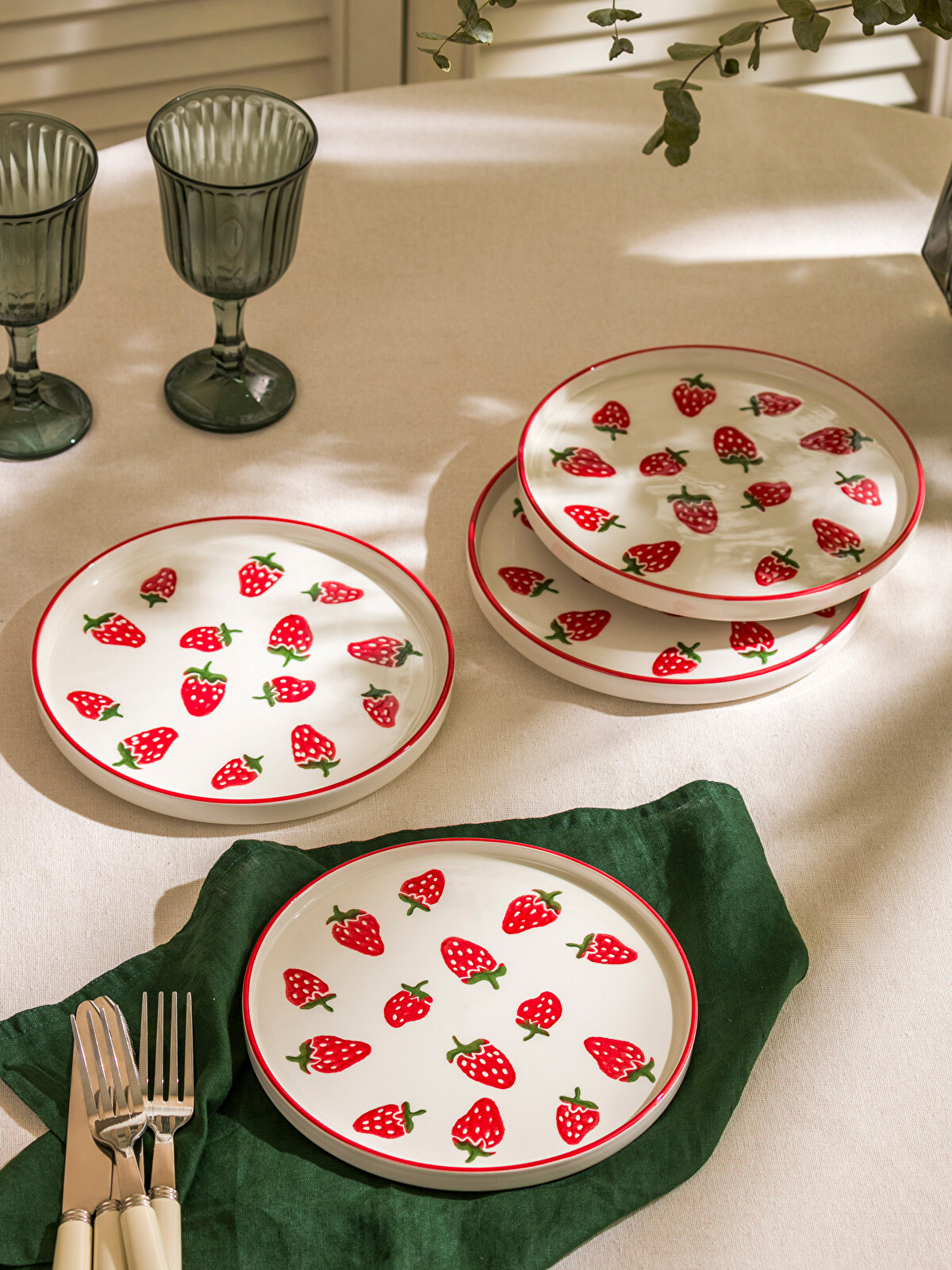 LCW HOME Strawberry Printed Ceramic Cake Plate 4-pack 20 cm
