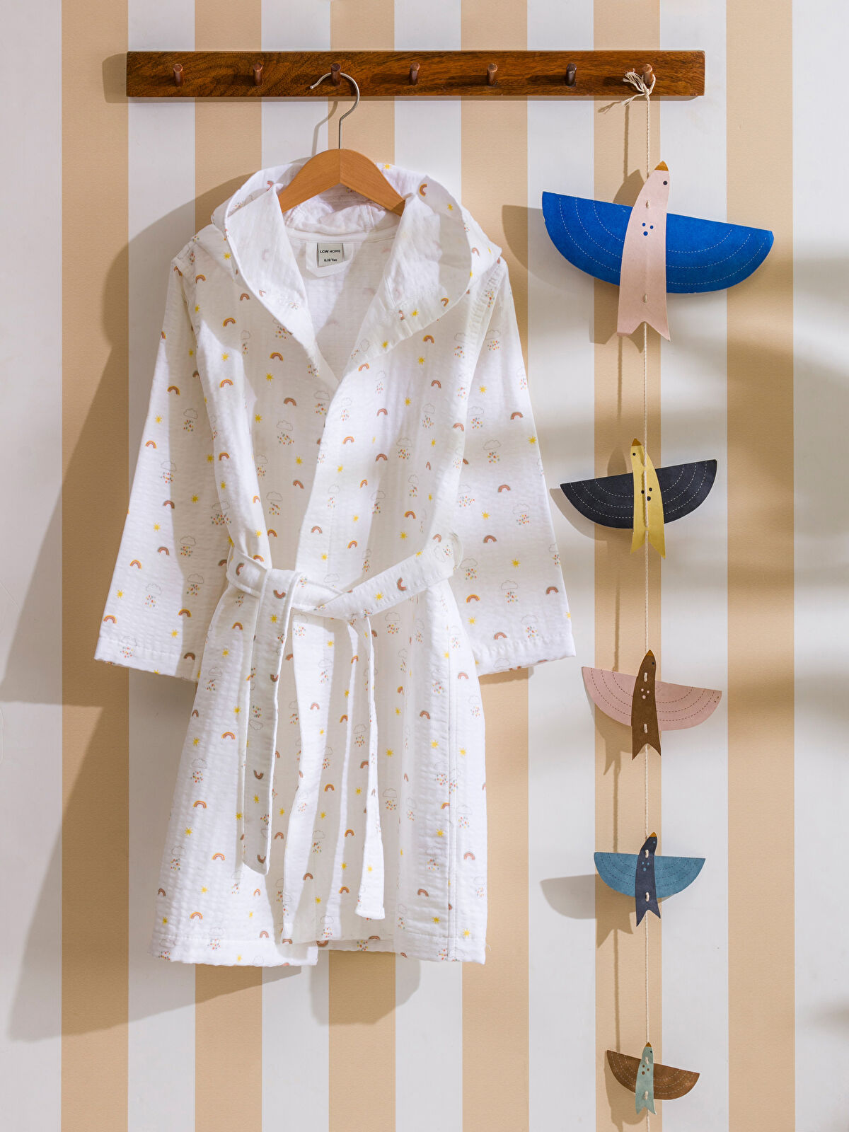Printed Hooded Girls' Bathrobe -S60029Z4-F9C - LC Waikiki