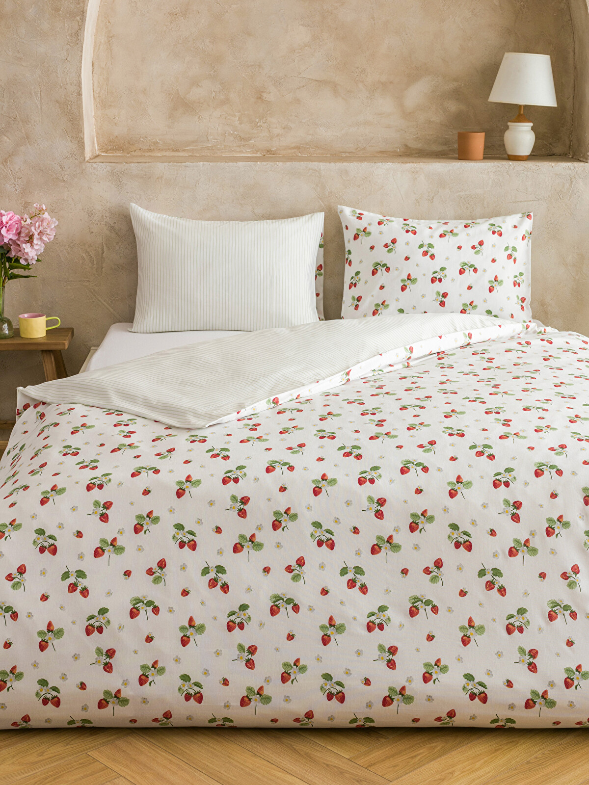 love様 LCW HOME Karışık Çilek Baskılı Çift Kişilik Nevresim Seti