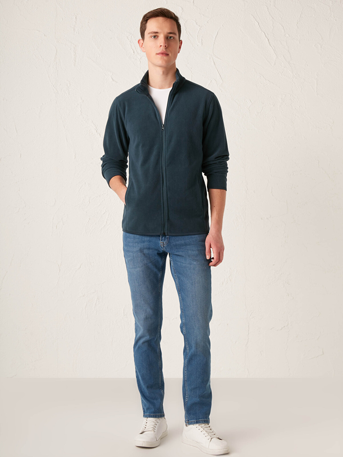 LCWAIKIKI Basic Vertical Collar Thick Fleece Cardigan - 0W6006Z8