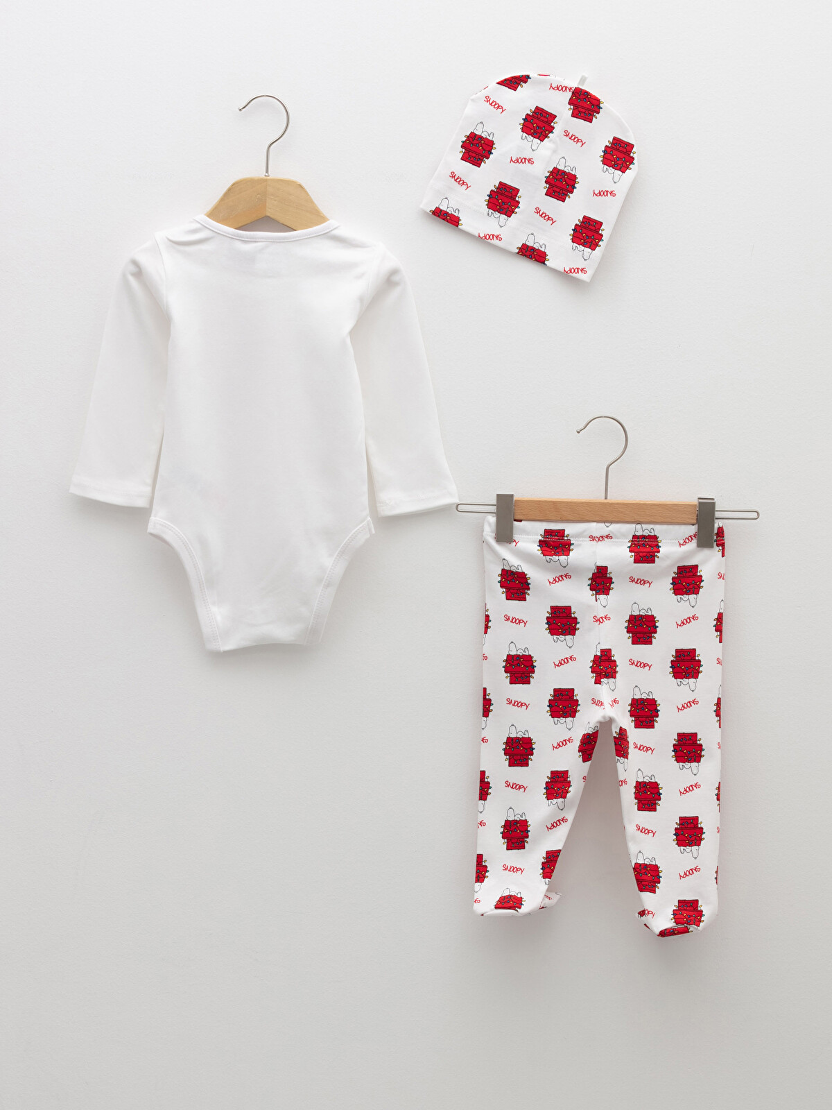 LCW baby Beyaz Bisiklet Yaka Uzun Kollu Snoopy Baskılı Erkek Bebek