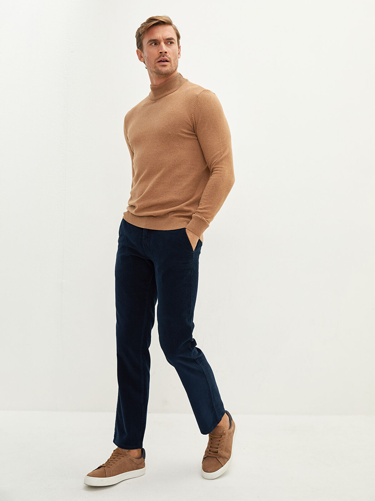 LCWAIKIKI Classic Wide Fit Velvet Men's Chino Pants