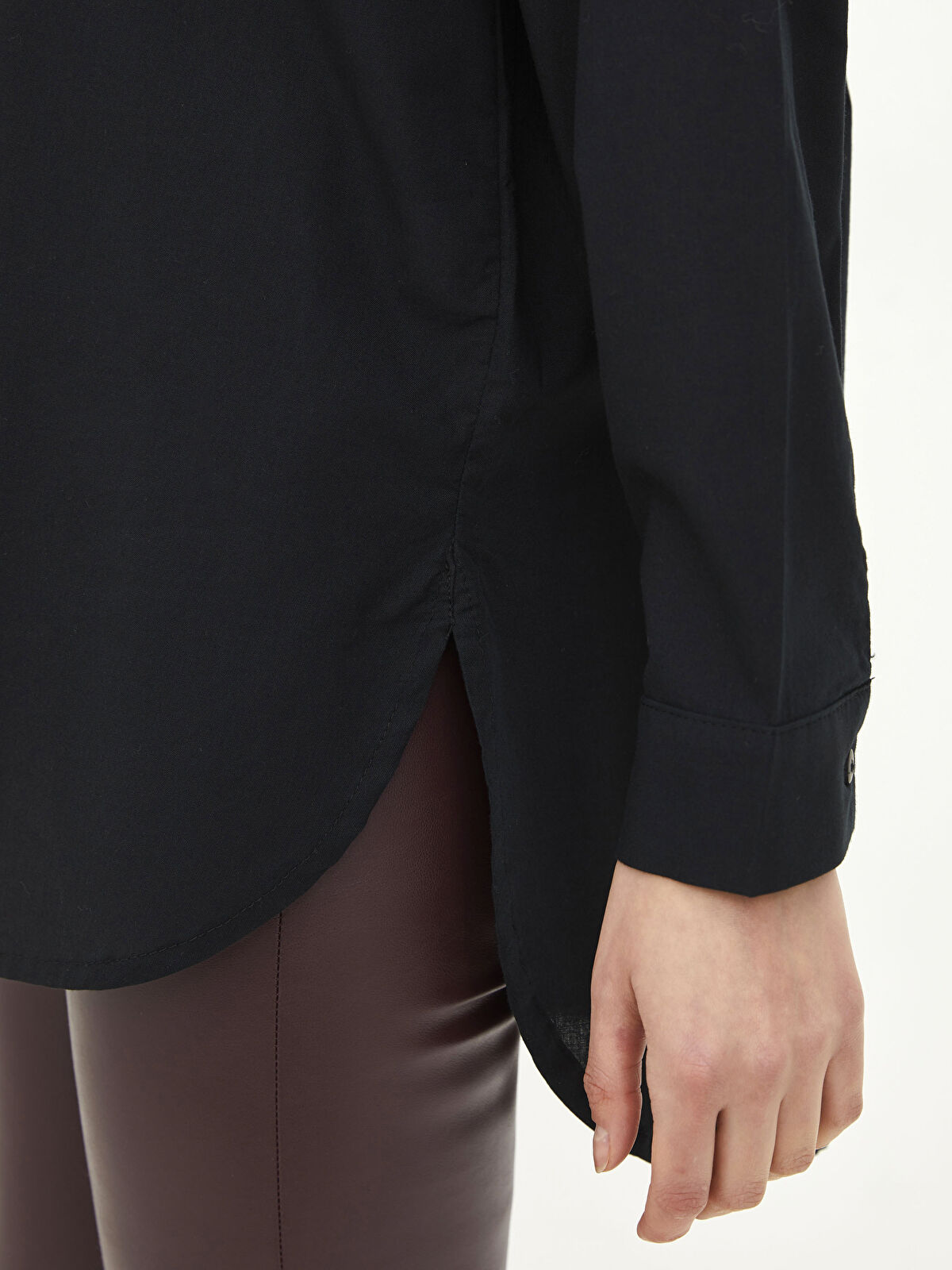 LCWAIKIKI Classic Siyah Önden Düğme Kapamalı Düz Uzun Kollu Poplin