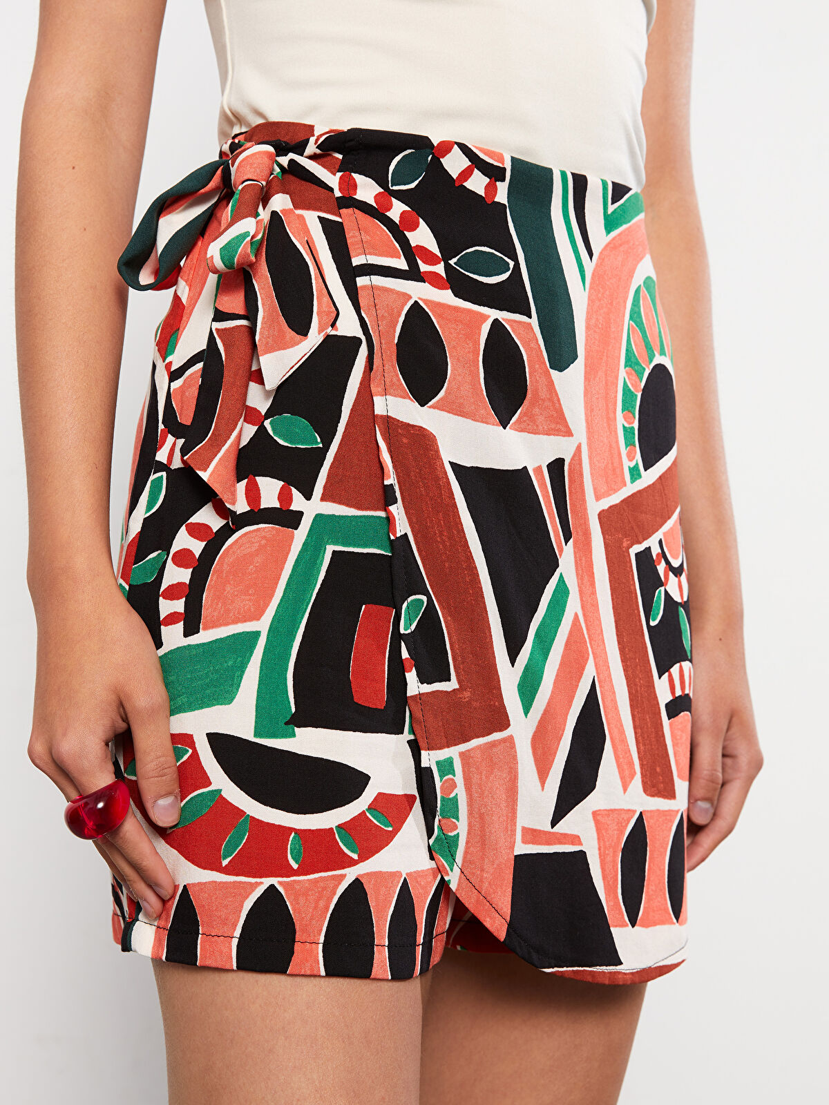 LC Waikiki Zippered Waist Patterned Viscose Women's Short