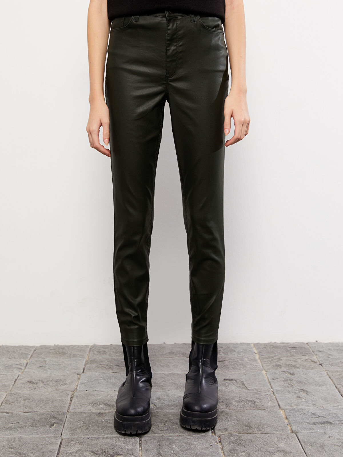 Women's Extra Slim Fit Straight Pocket Detailed Trousers