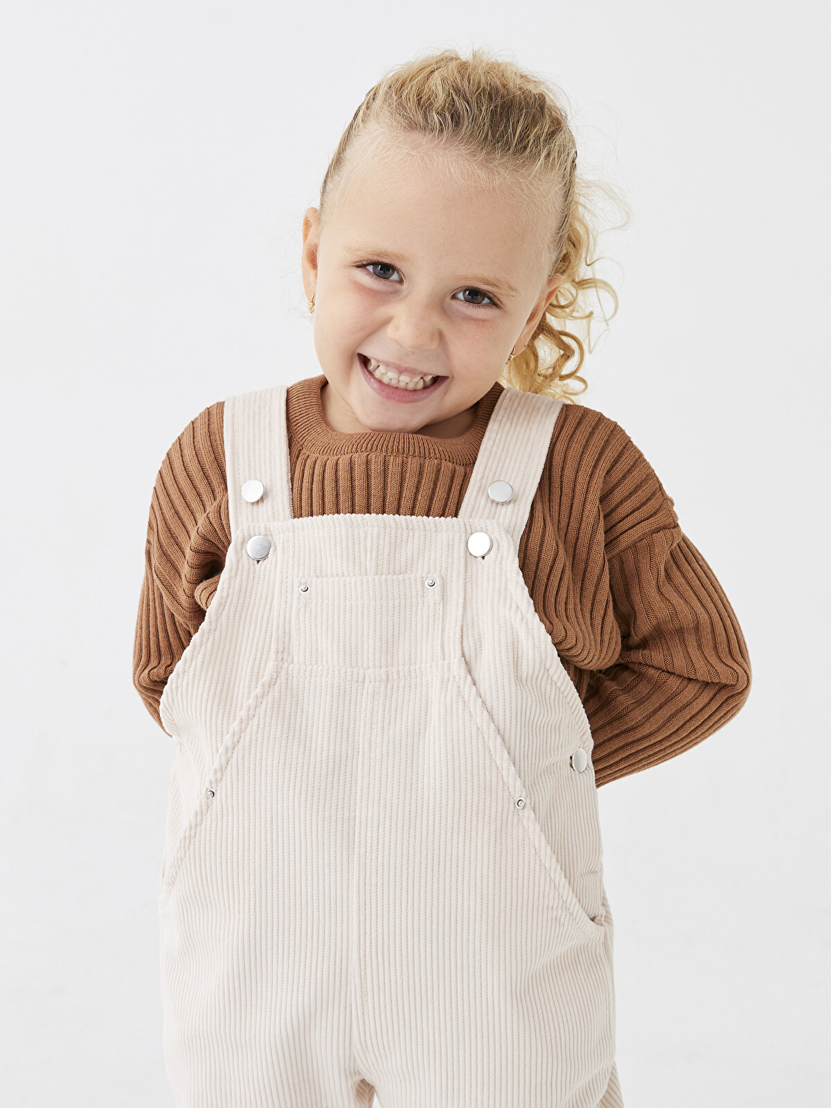 LCW Kids Bej Kare Yaka Basic Kadife Kız Bebek Tulum Salopet Anne