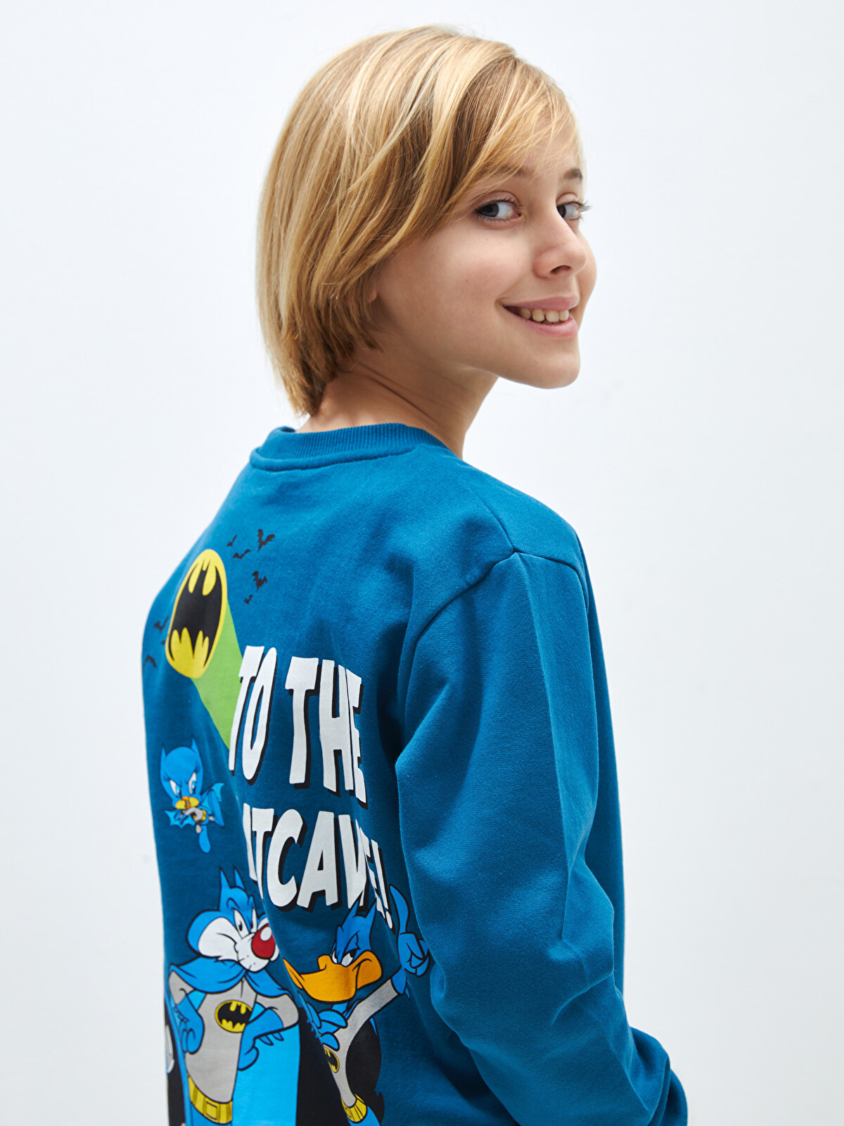 LCW Kids Crew Neck Looney Tunes Printed Long Sleeve Boys