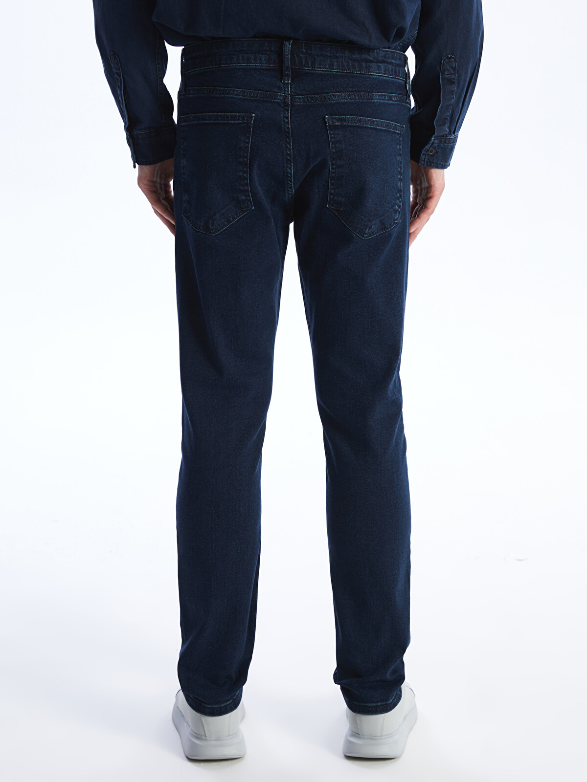 BOSS - Jeans dal fit affusolato in denim super stretch nero effetto