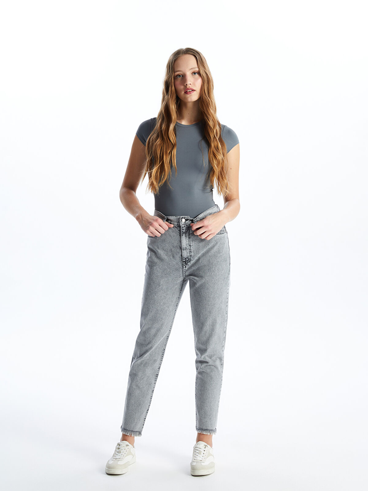 デニム・ジーパン GOLDEN  Woman Jeans Grey GWP00844P00185425235 Women's jeans with medium wash