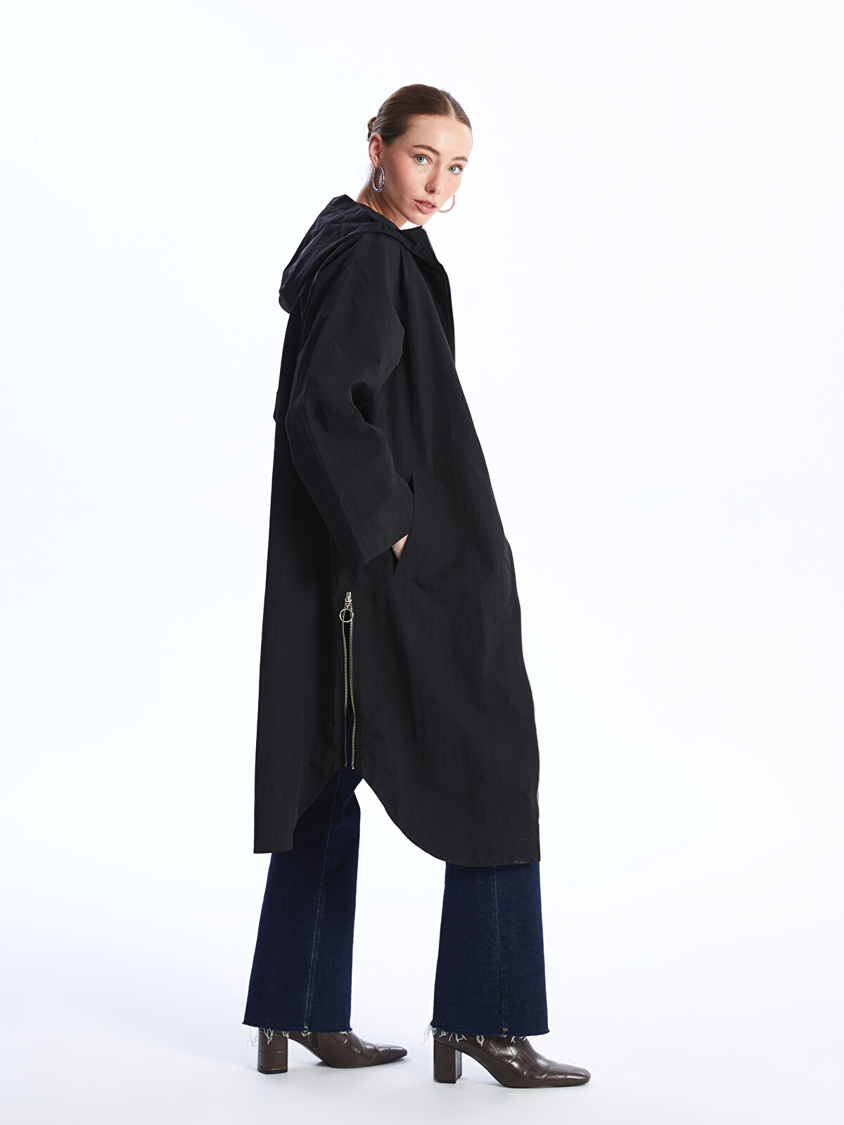 LCWAIKIKI Classic Siyah Kapüşonlu Düz Oversize Kadın Trençkot
