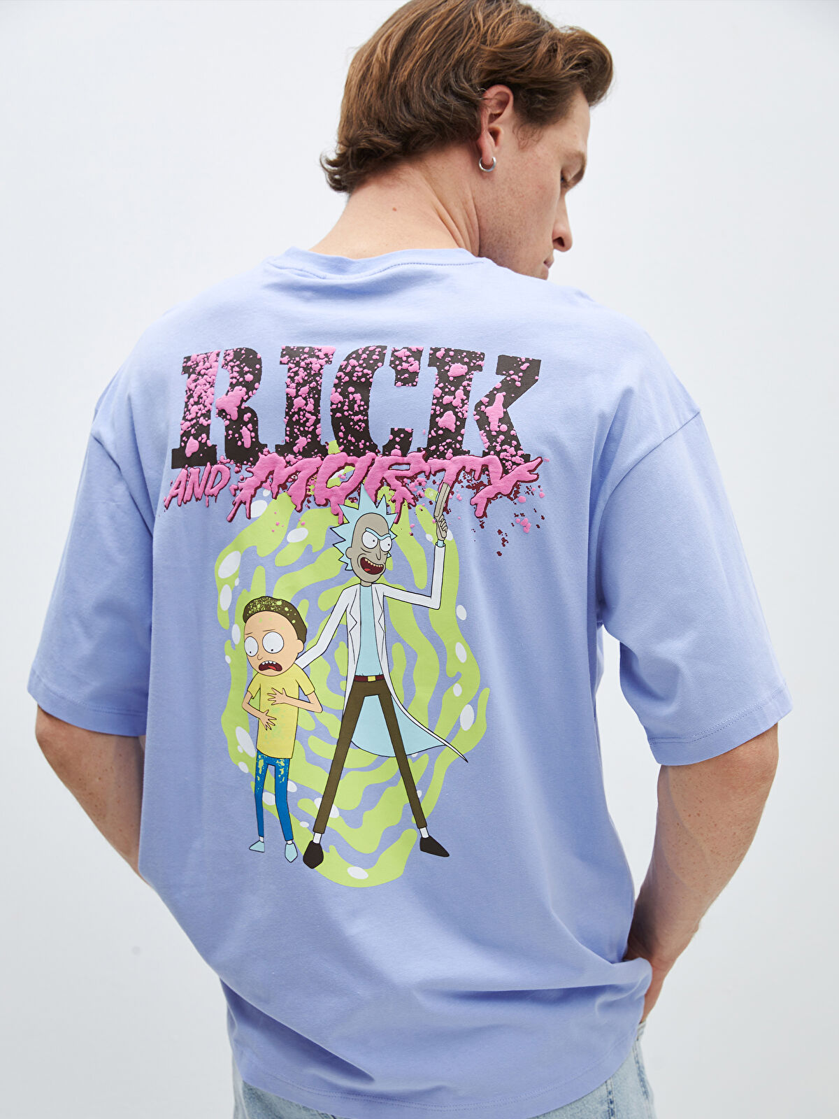 XSIDE Lila Bisiklet Yaka Kısa Kollu Rick and Morty Baskılı Penye