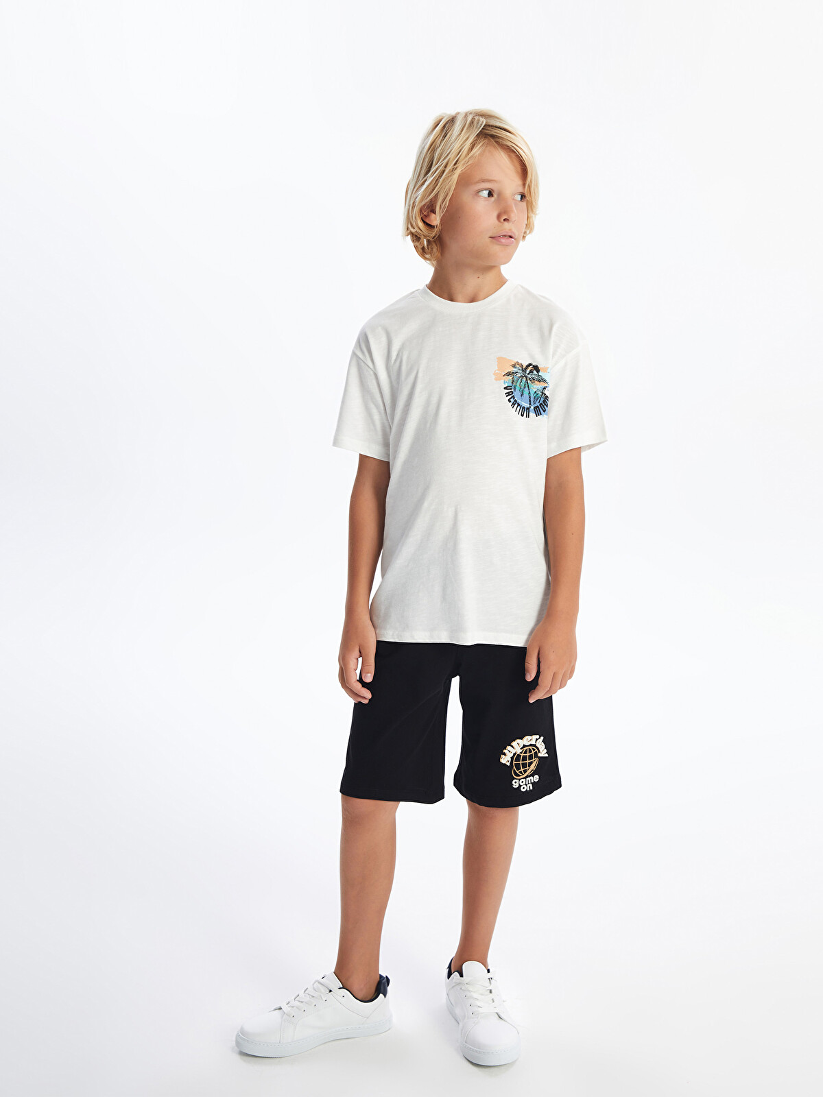 LCW Kids Beyaz Oversize Bisiklet Yaka Erkek Çocuk Tişört