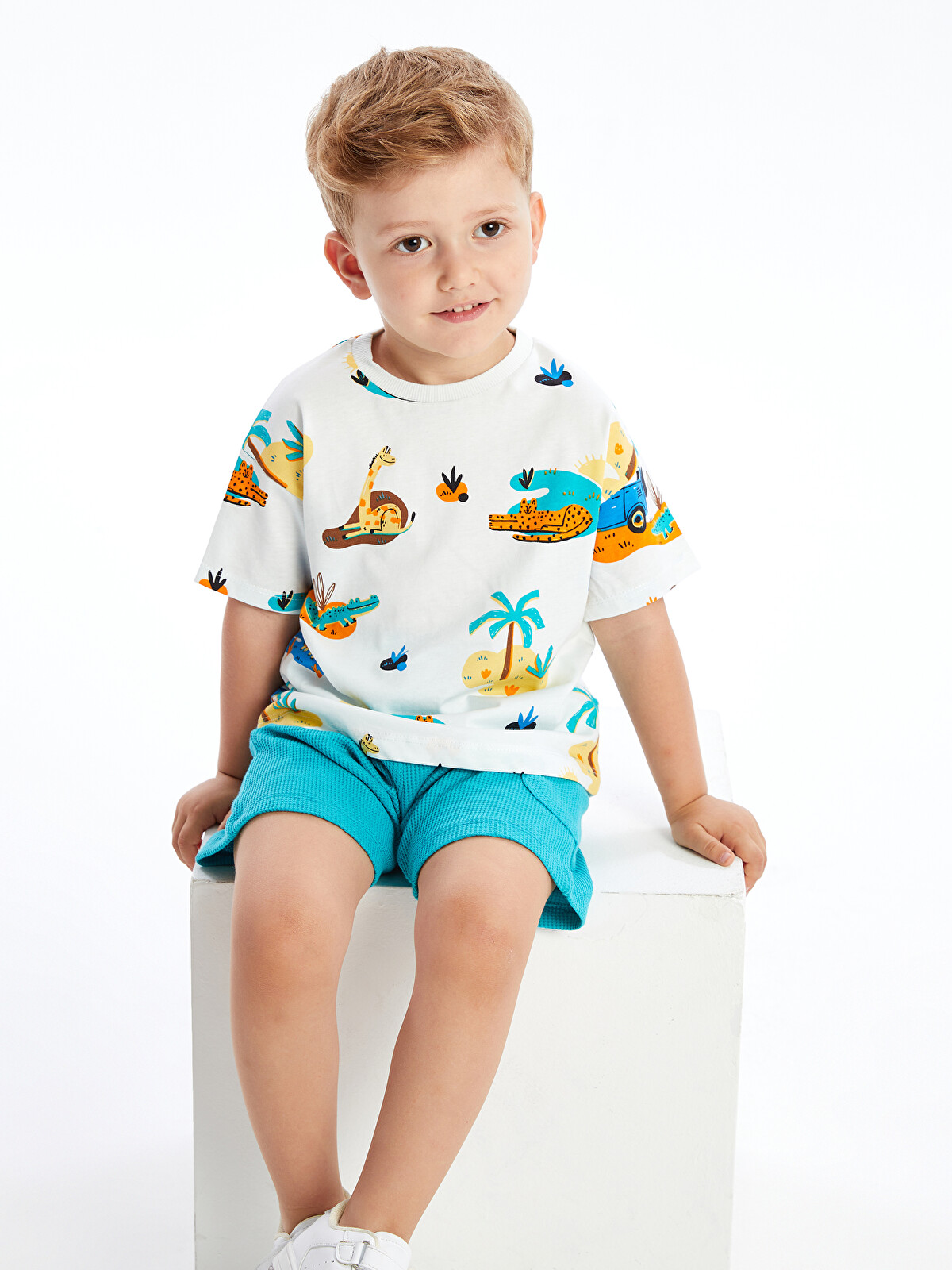 LCW Kids Bisiklet Yaka Baskılı Erkek Bebek Tişört ve Şort 2'li
