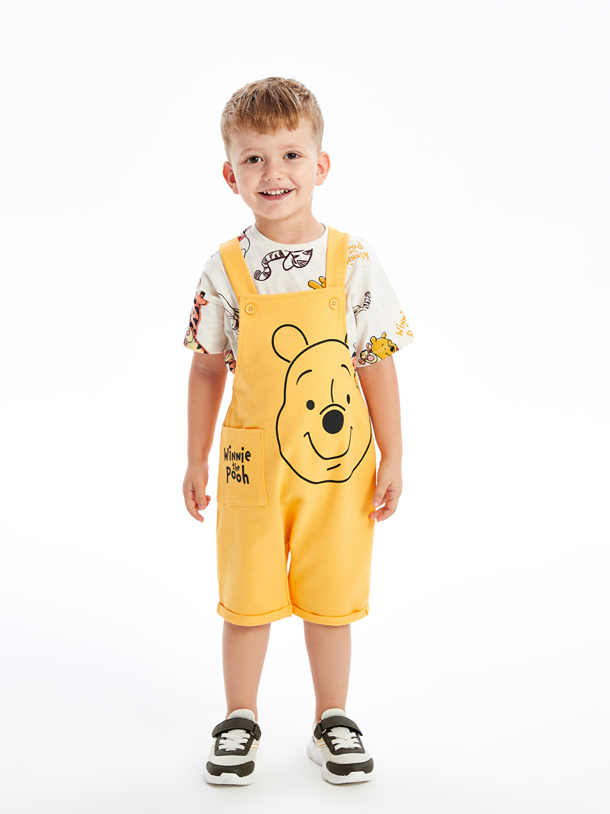 LCW Kids Bisiklet Yaka Kısa Kollu Winnie the Pooh Baskılı Erkek