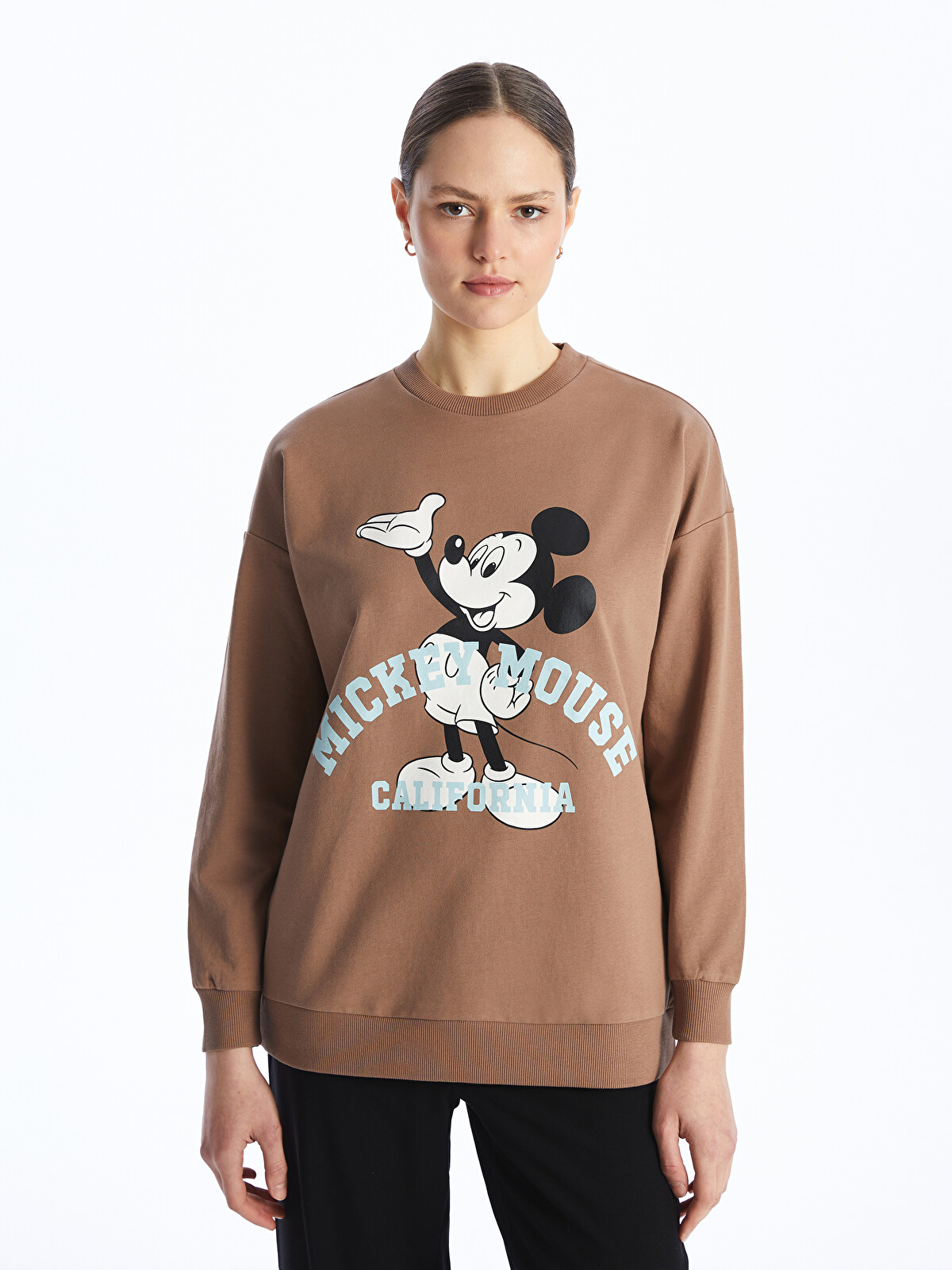 LCW Modest Kahverengi Bisiklet Yaka Mickey Mouse Baskılı Kadın