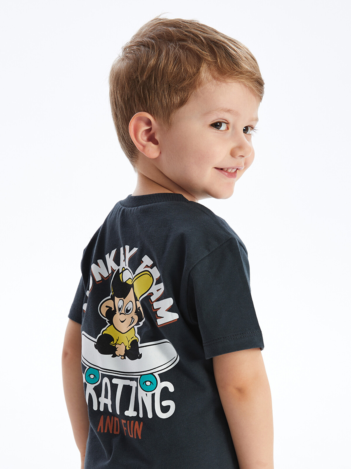 LCW Kids Bisiklet Yaka Kısa Kollu Nostaljik Maymun Baskılı Erkek