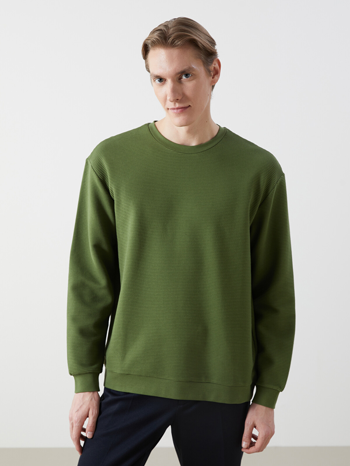 LCW Vision Bisiklet Yaka Uzun Kollu Erkek Sweatshirt - W40952Z8