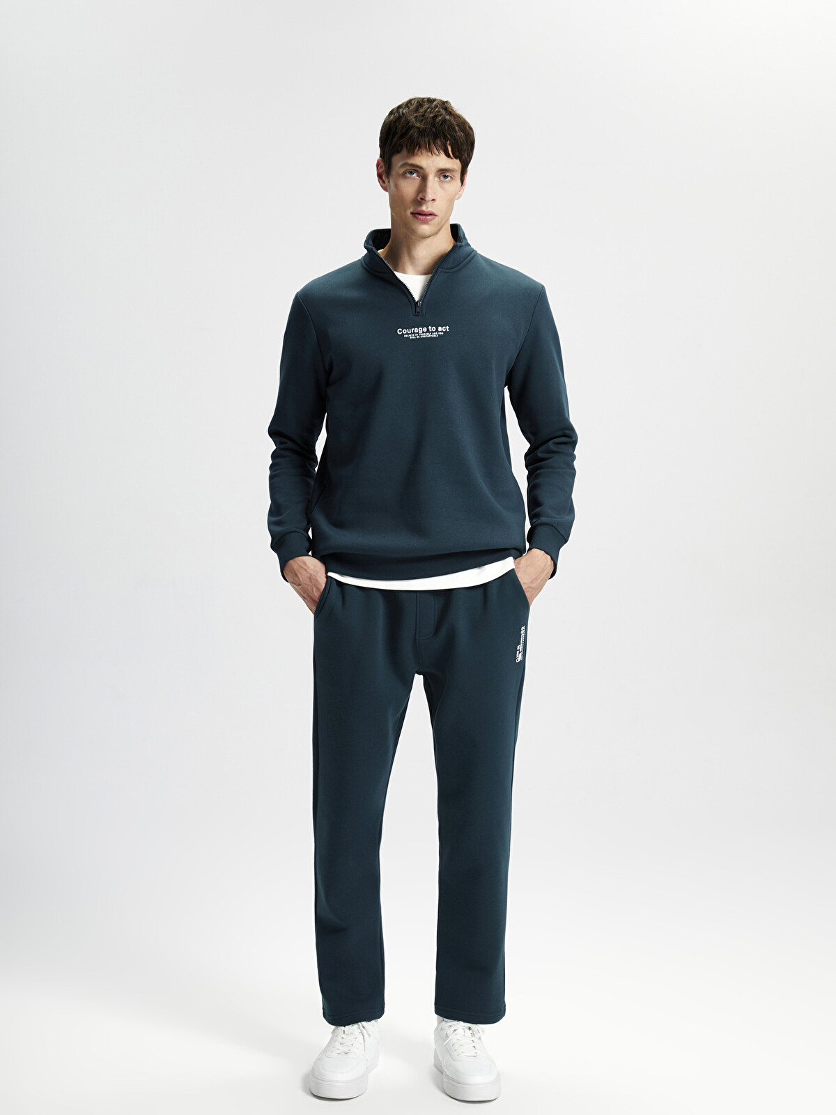 8YARDS Men’s ERITSUKI LCWAIKIKI Classic Standard Fit Men's Thick Sweatpants - W41583Z8