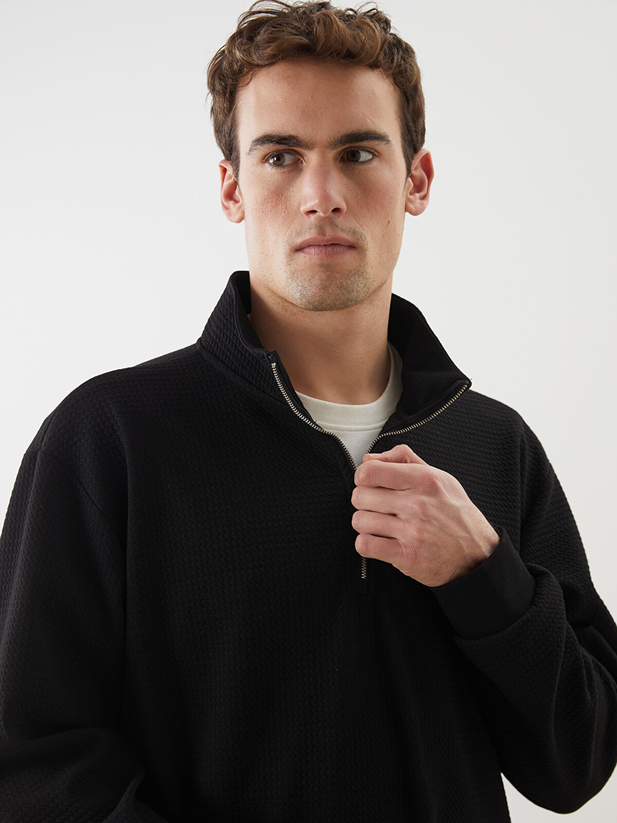 LCW Vision Funnel Neck Men's Sweatshirt - W4AR01Z8-CVL - LC Waikiki