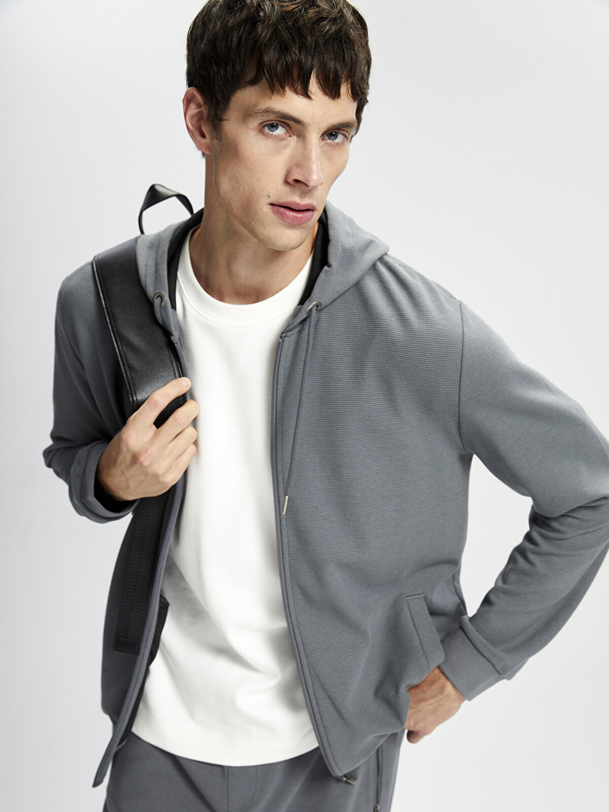 送料込 L Trademark Hooded Sweatshirt グレー LCWAIKIKI Classic Hooded Long Sleeve Men's Zip-up Sweatshirt