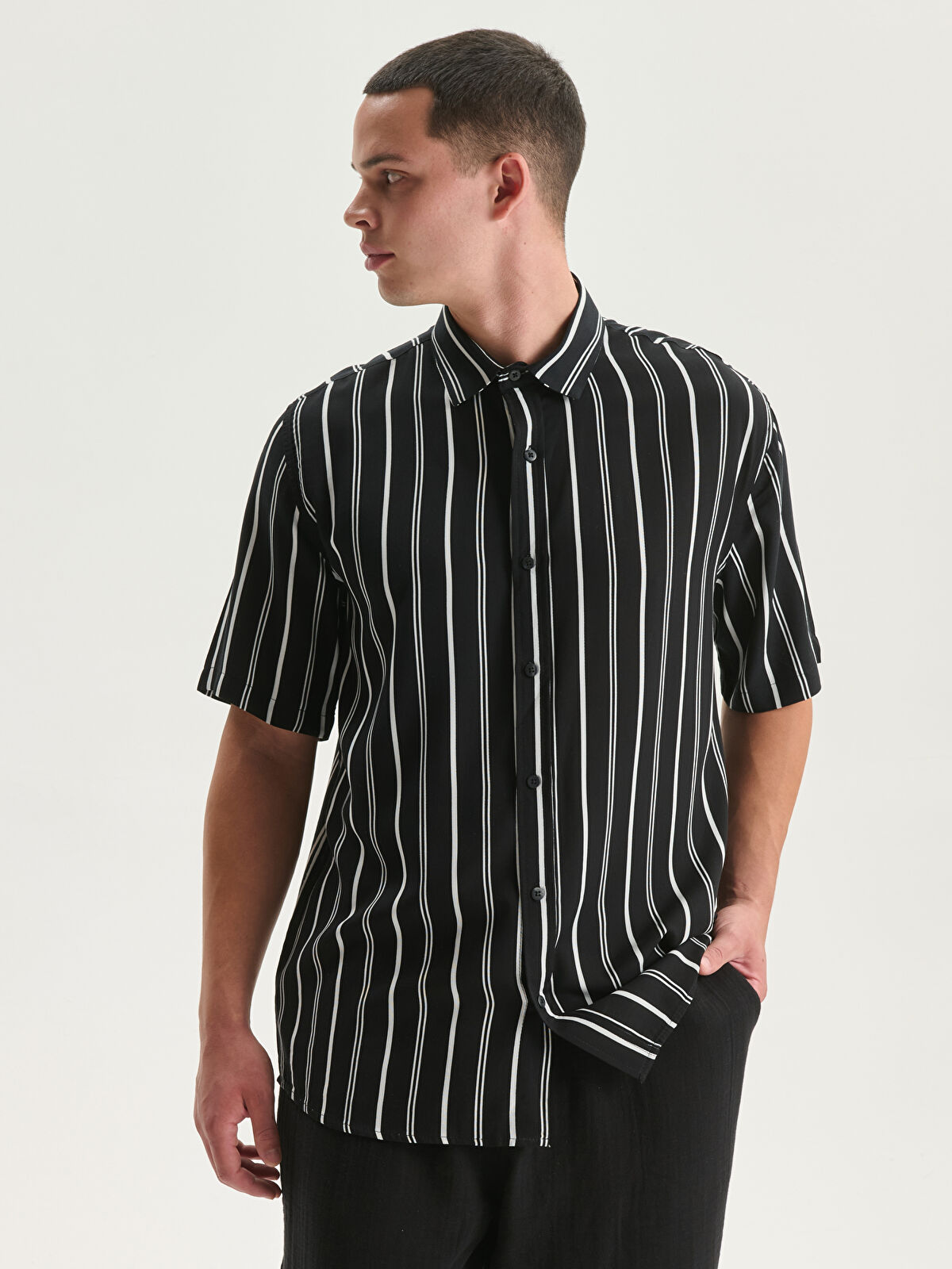 メンズウェア CLASSIC STRIPE BB SHIRT BLACK XSIDE Regular Fit Short Sleeve Striped Viscose Men's Shirt