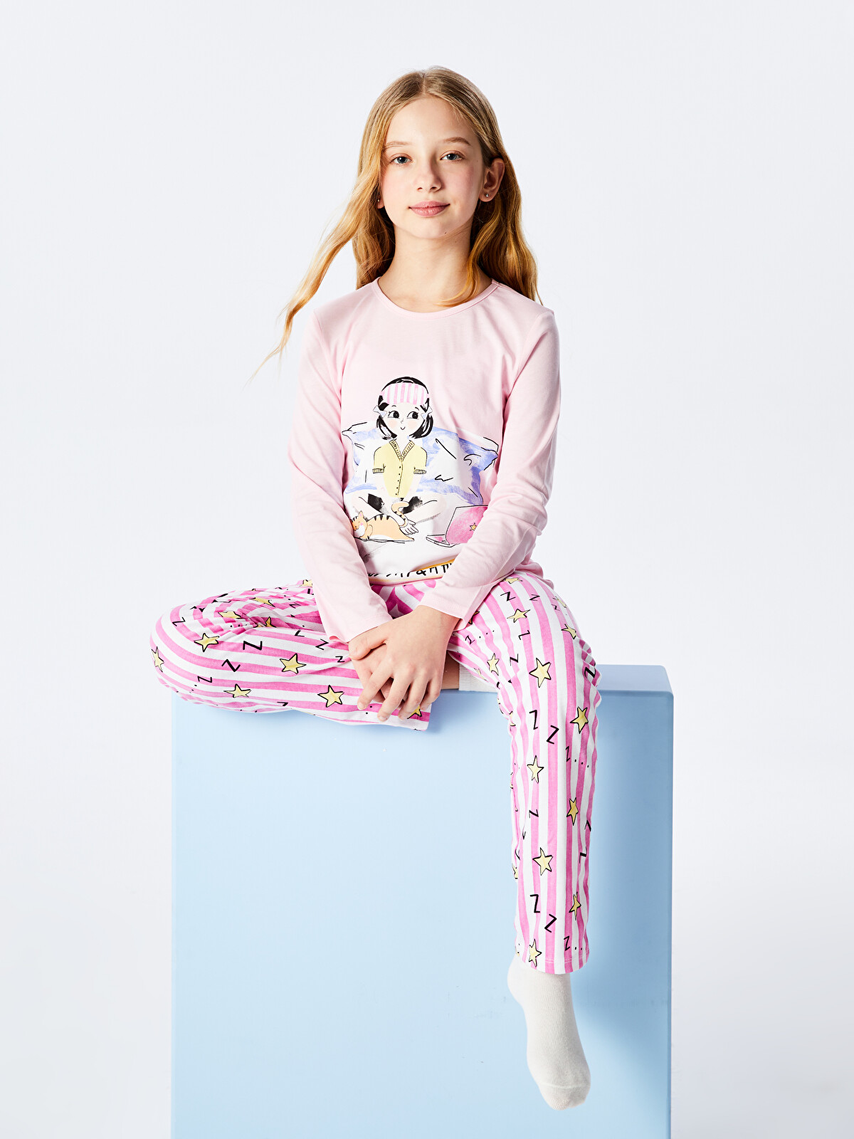 LCW Kids Crew Neck Girls' Pyjama Set - S51277Z4-FYX | LC Waikiki