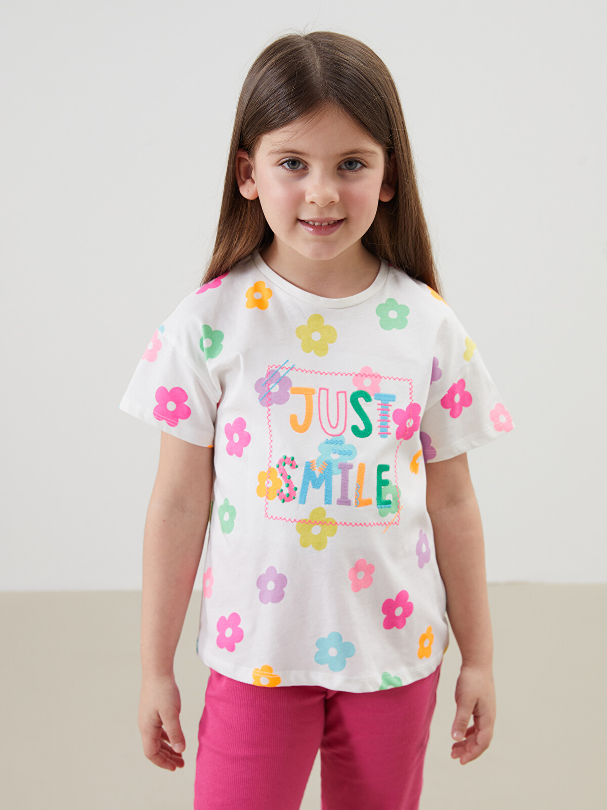 LCW Kids Ekru Bisiklet Yaka Çiçekli Kız Çocuk Tişört - S54273Z1
