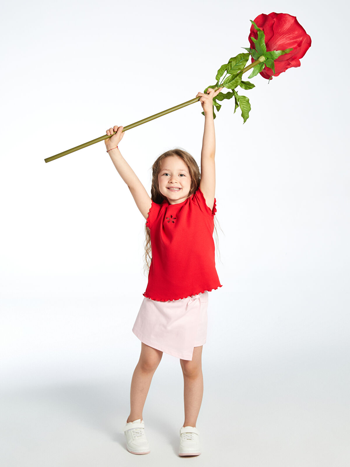 LCW Kids Kırmızı Bisiklet Yaka Çiçekli Kız Çocuk Tişört - S54291Z1