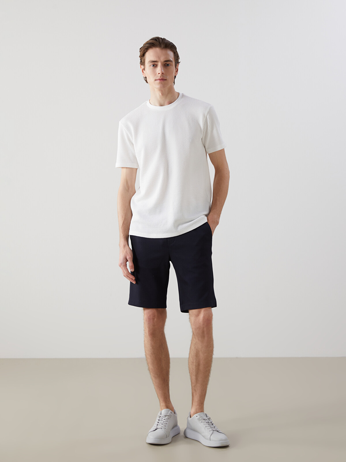 LCW Vision Slim Fit Men's Shorts - S56583Z8-RFD | LC Waikiki