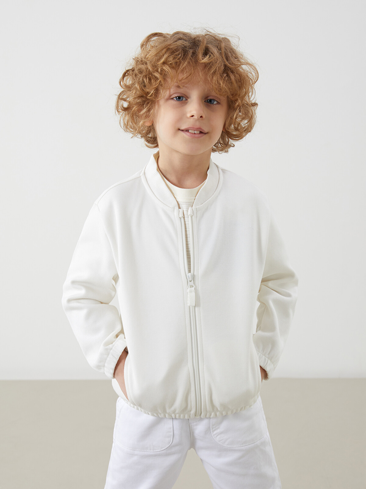 LCW Kids Basic Boys' Zip-Up Sweatshirt - S57092Z1-FDU | LC Waikiki
