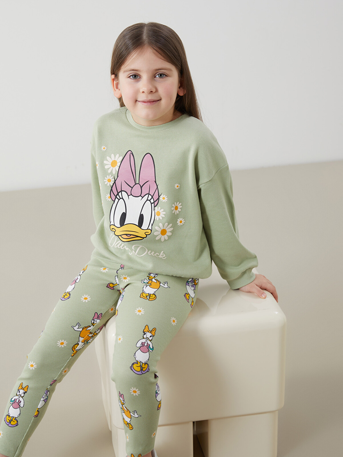 LCW Kids Yeşil Daisy Duck Baskılı Kız Çocuk Sweatshirt ve Tayt 2