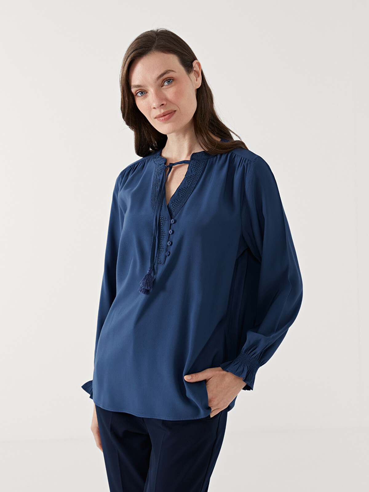 LCW Grace Tie Neck Embroidered Women's Blouse - S59435Z8-HSD | LC