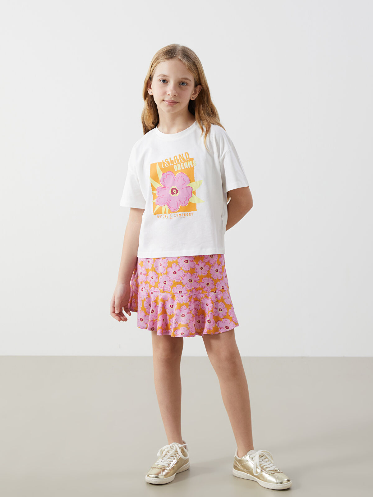 LCW Kids Beyaz Bisiklet Yaka Çiçekli Kız Çocuk Tişört ve Etek