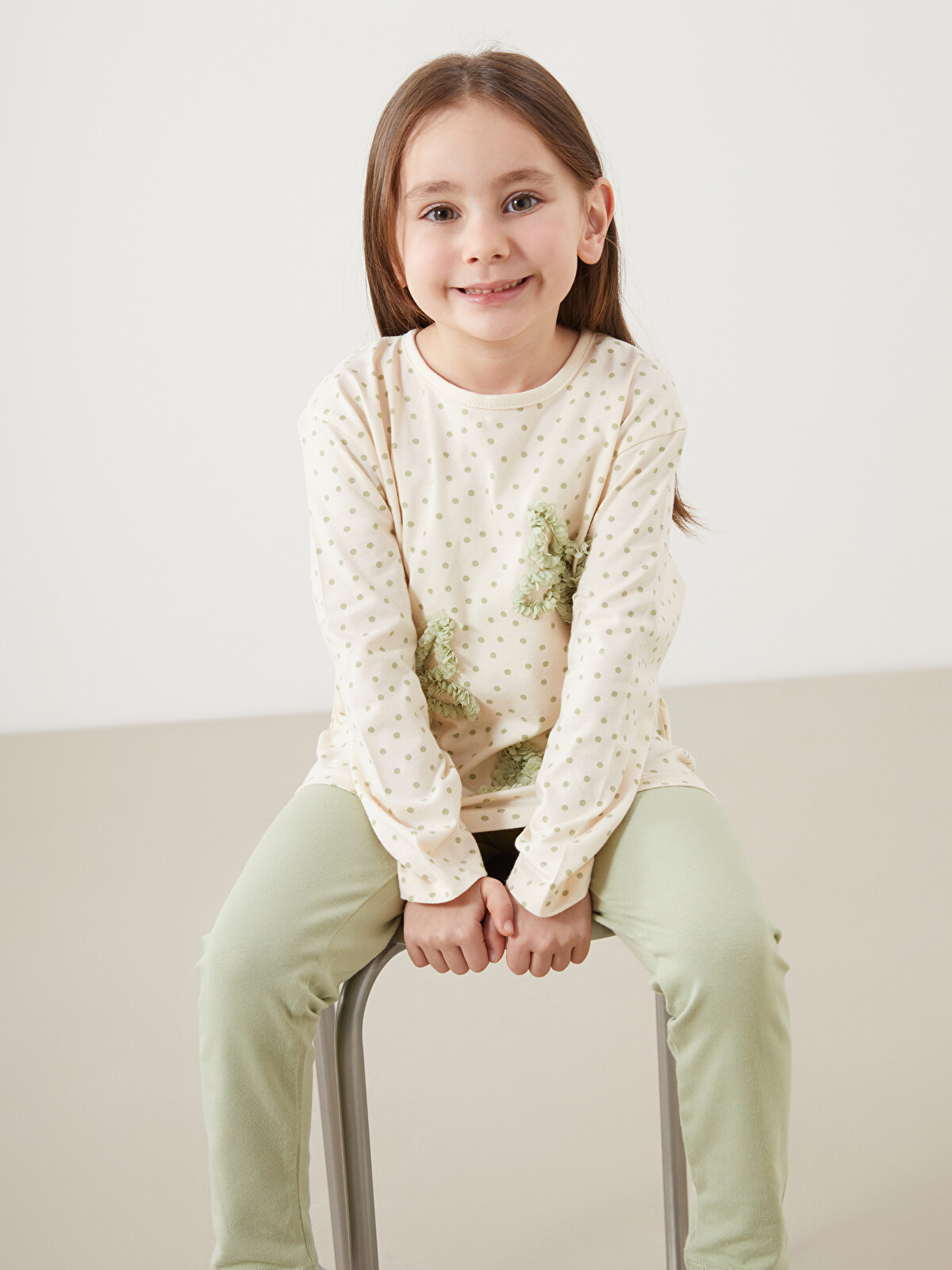 LCW Kids Ekru Bisiklet Yaka Kelebekli Kız Çocuk Tişört ve Tayt 2