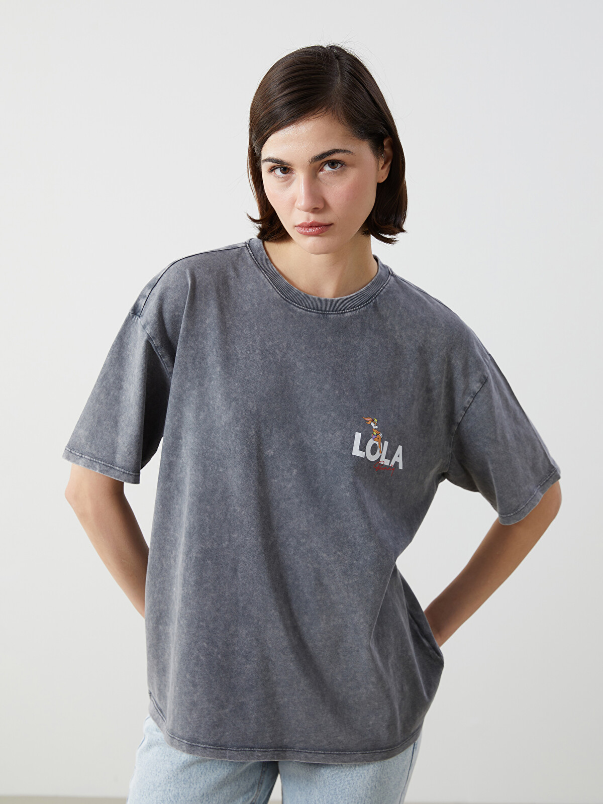 LCW Vision Bisiklet Yaka Lola Bunny Baskılı Oversize Kadın Tişört