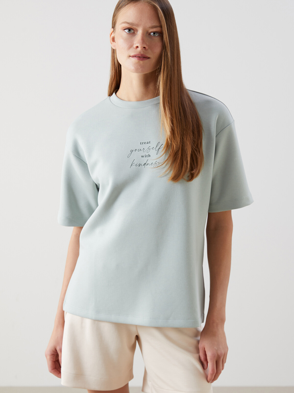 _ox32_ページ LCWAIKIKI Classic Bisiklet Yaka Baskılı Oversize Kadın Tişört