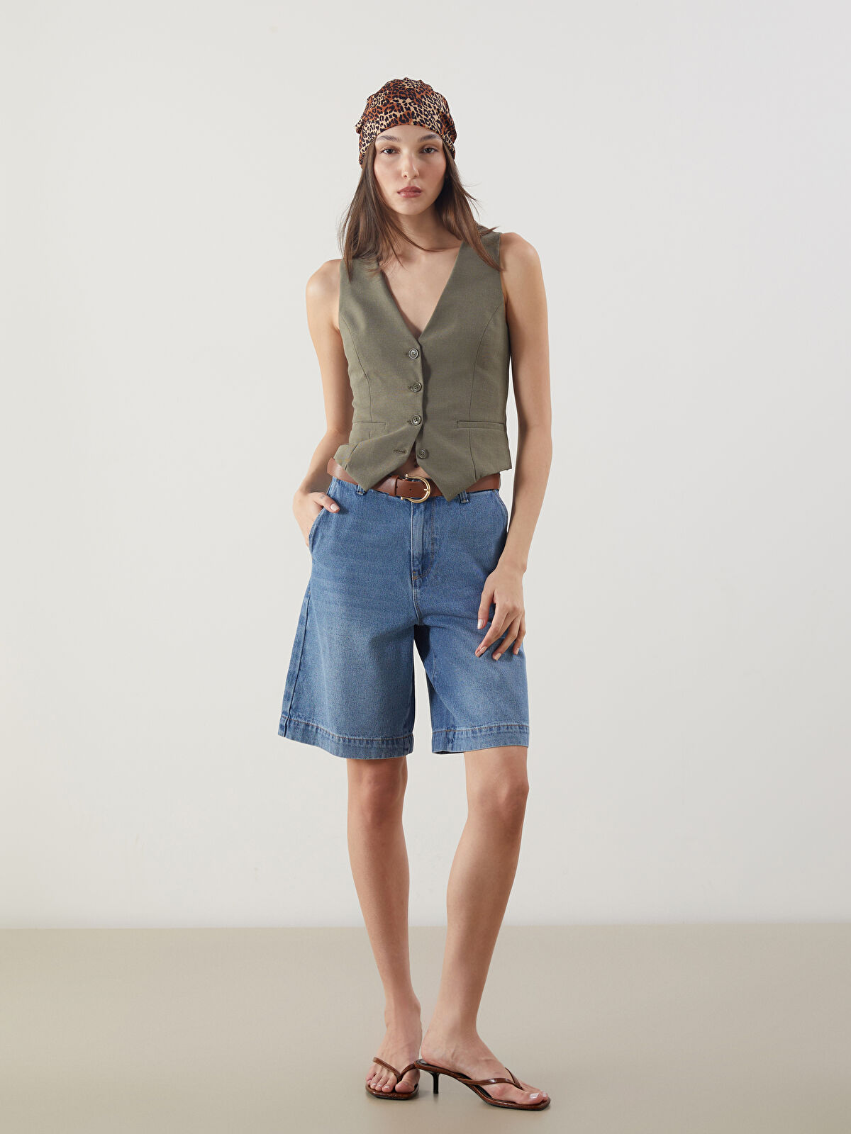 LCW Jeans Beli Kemerli Standart Fit Kadın Jean Şort