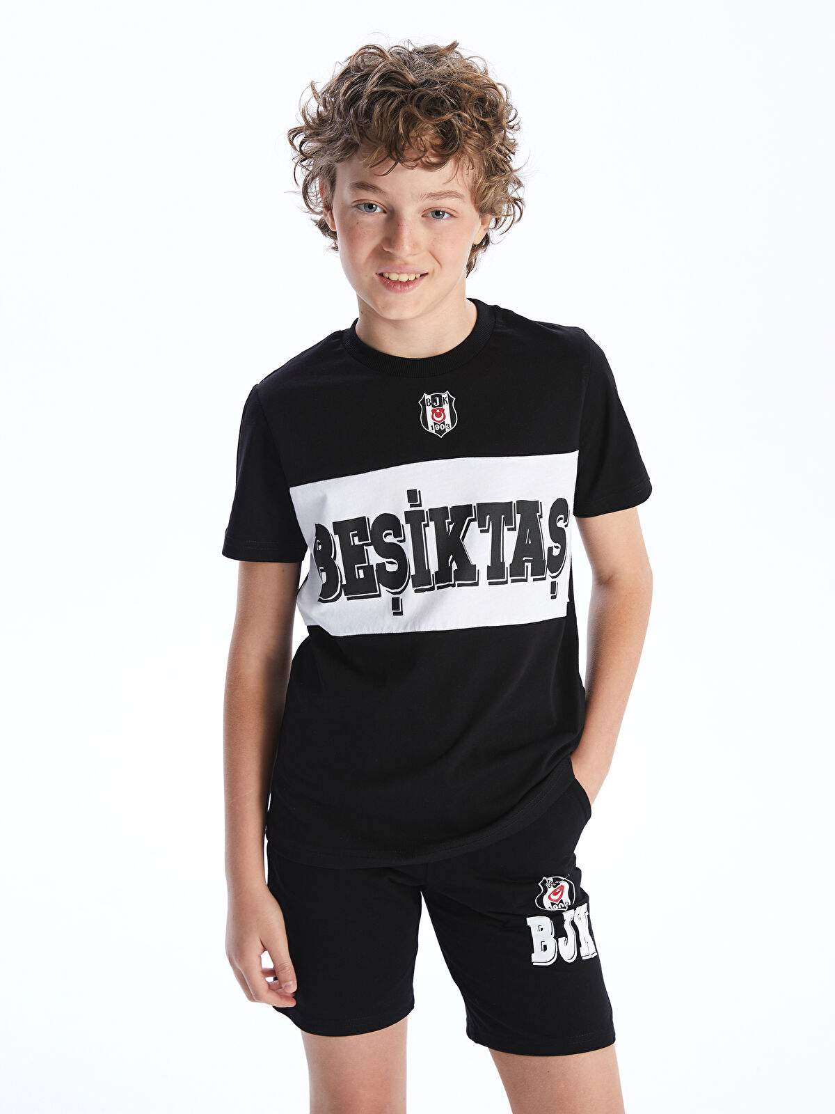 LCW Kids Siyah Bisiklet Yaka Beşiktaş Baskılı Erkek Çocuk Tişört