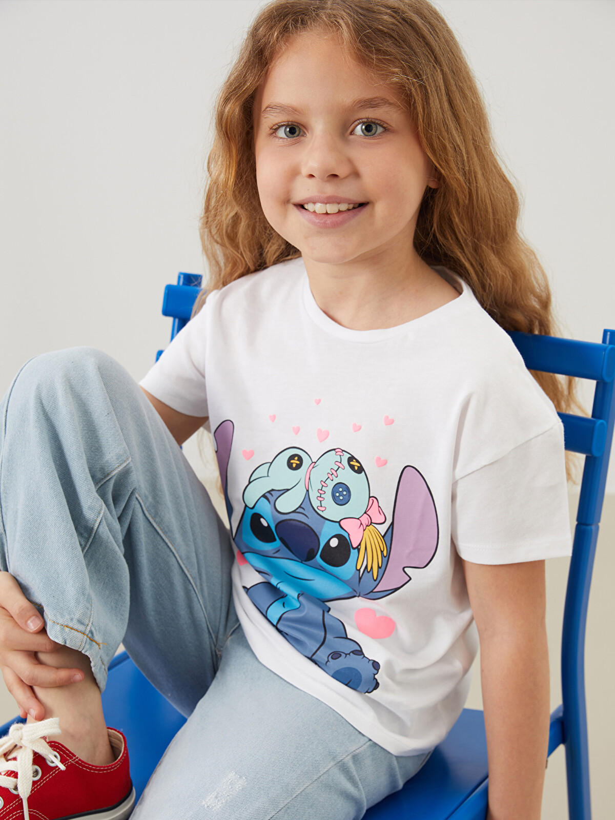 LCW Kids Beyaz Bisiklet Yaka Stitch Baskılı Kız Çocuk Tişört