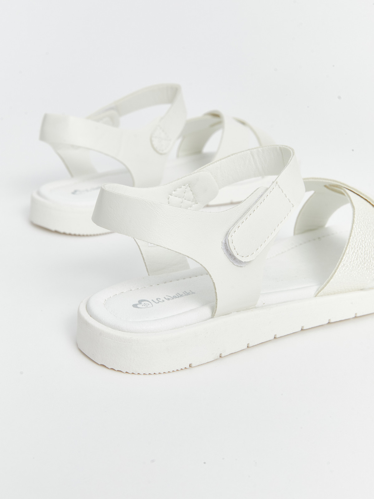LCW STEPS Cross-banded Girls Sandals - S5DT86Z4-J5E | LC Waikiki