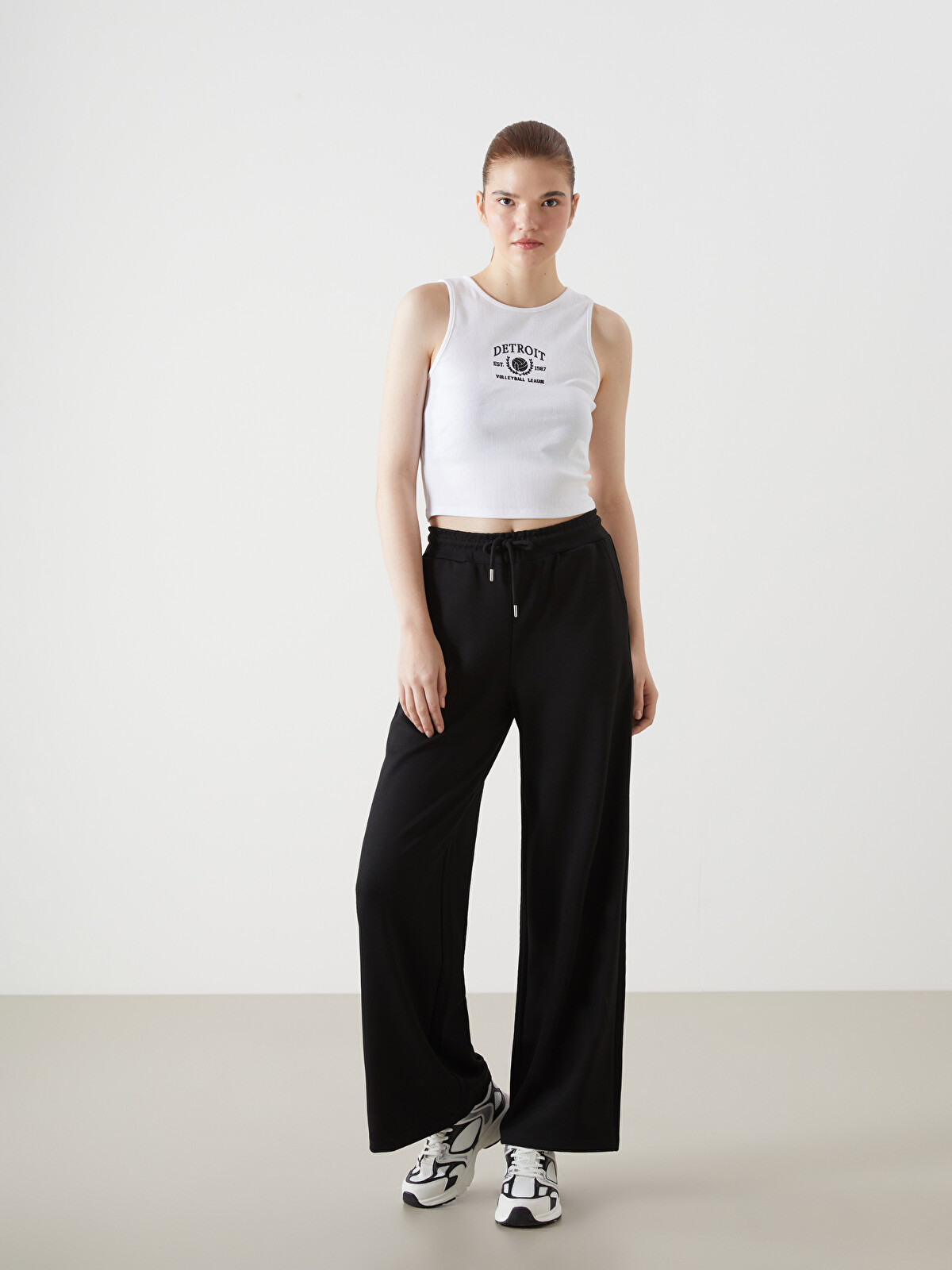 XSIDE ACTIVE Bisiklet Yaka Nakışlı Kadın Crop - S5EE40Z8-Q6K | LC
