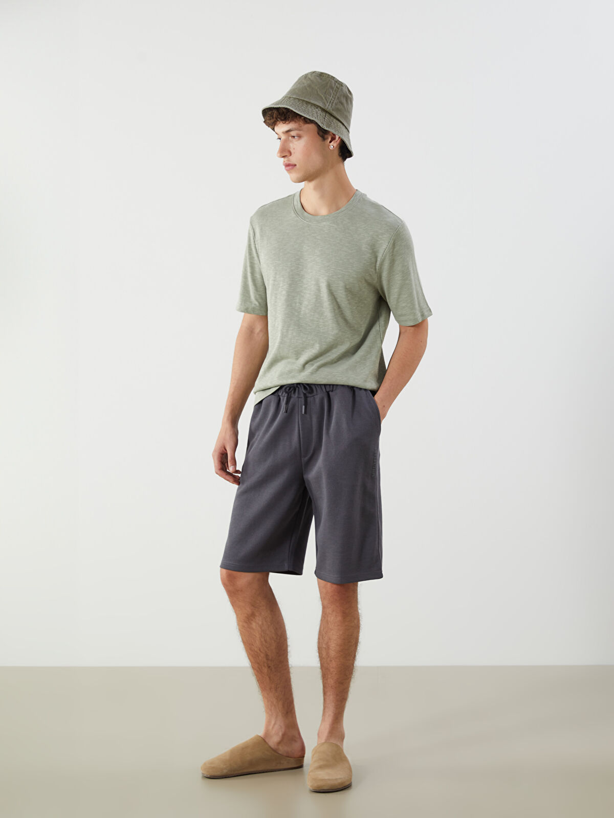 Sven Shorts in Black – SVRN