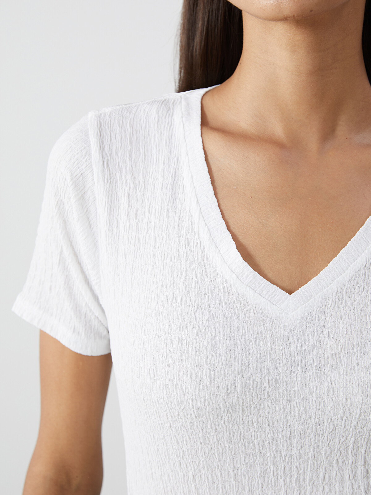 LCWAIKIKI Basic V-neck Textured Women's T-shirt - S5FP60Z8-R9J