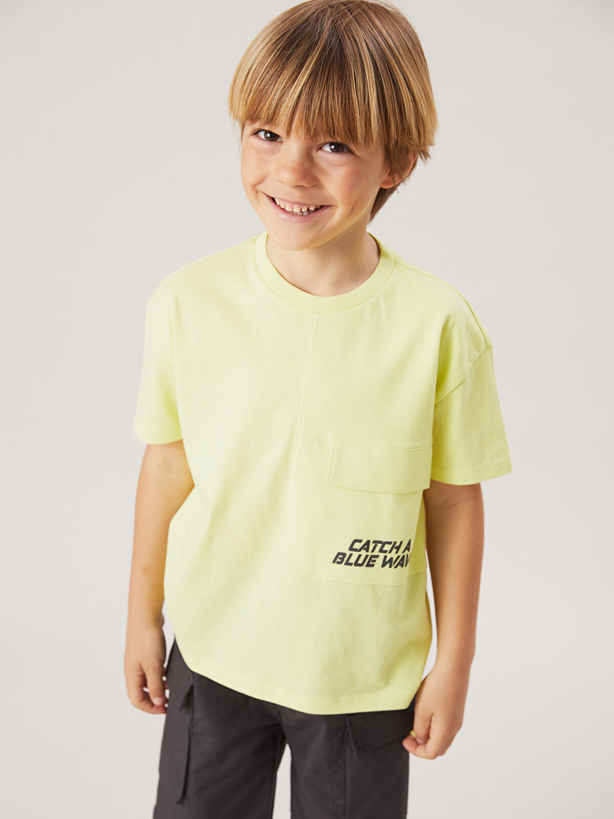 LCW Kids Yeşil Bisiklet Yaka Yazı Baskılı Erkek Çocuk Tişört