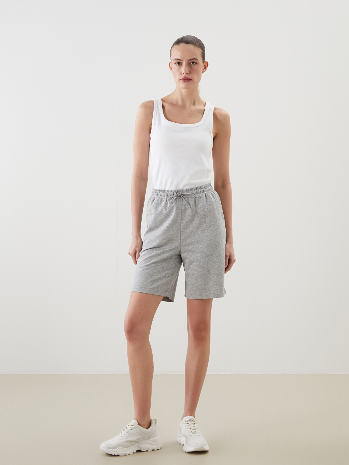andwang Kirakira short pants gray グレー LCWAIKIKI Basic Elasticated Waist Women's Shorts - S5G692Z8-CX7